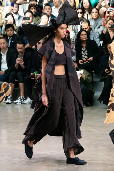 Look 10